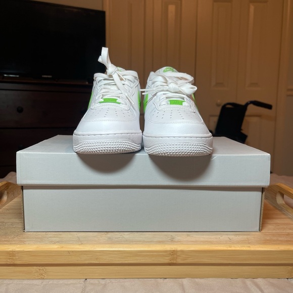Nike Women’s Air Force 1 ‘07 Action Green and White - Picture 3 of 15